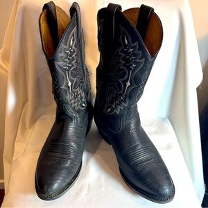 ARIAT Sz 9EE 4LR Black Leather Cowboy Boots with Contrasting Stitching